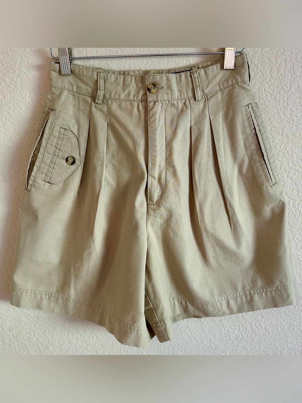 Vintage 90’s GAP Shorts Khaki Bone Cotton Womens Size 7/8 Pleated Very High Rise